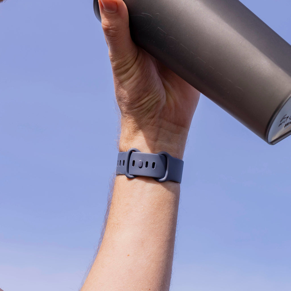 Odolný šedo-modrý silikonový řemínek pro Fitbit Versa 3 náhradní páska