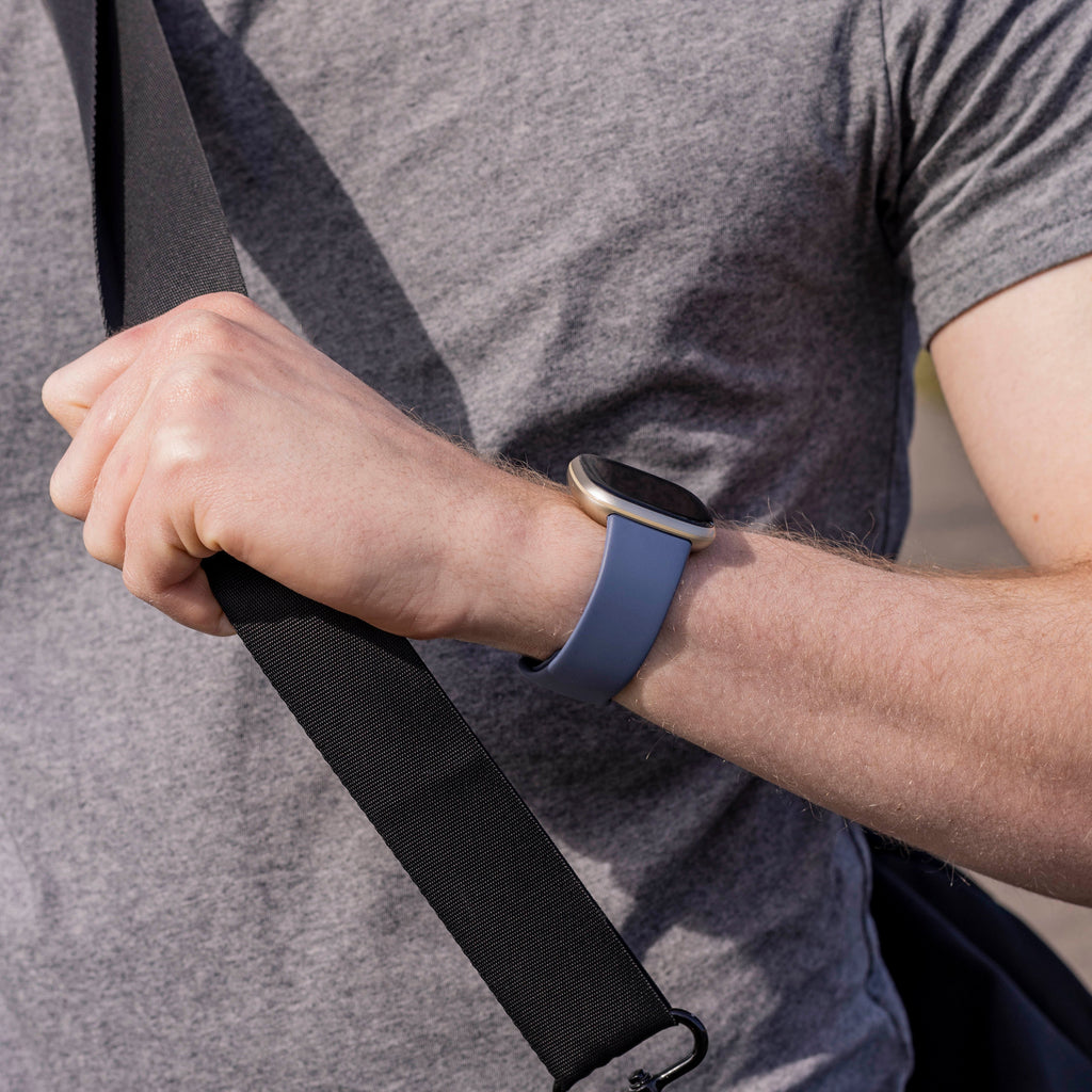 Odolný šedo-modrý silikonový řemínek pro Fitbit Versa 3 náhradní páska