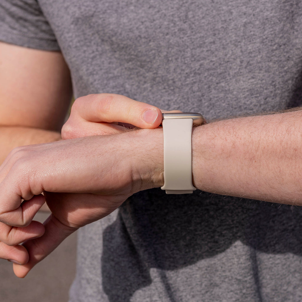 Banda de silicona duradera color blanco hueso para Fitbit Versa 3