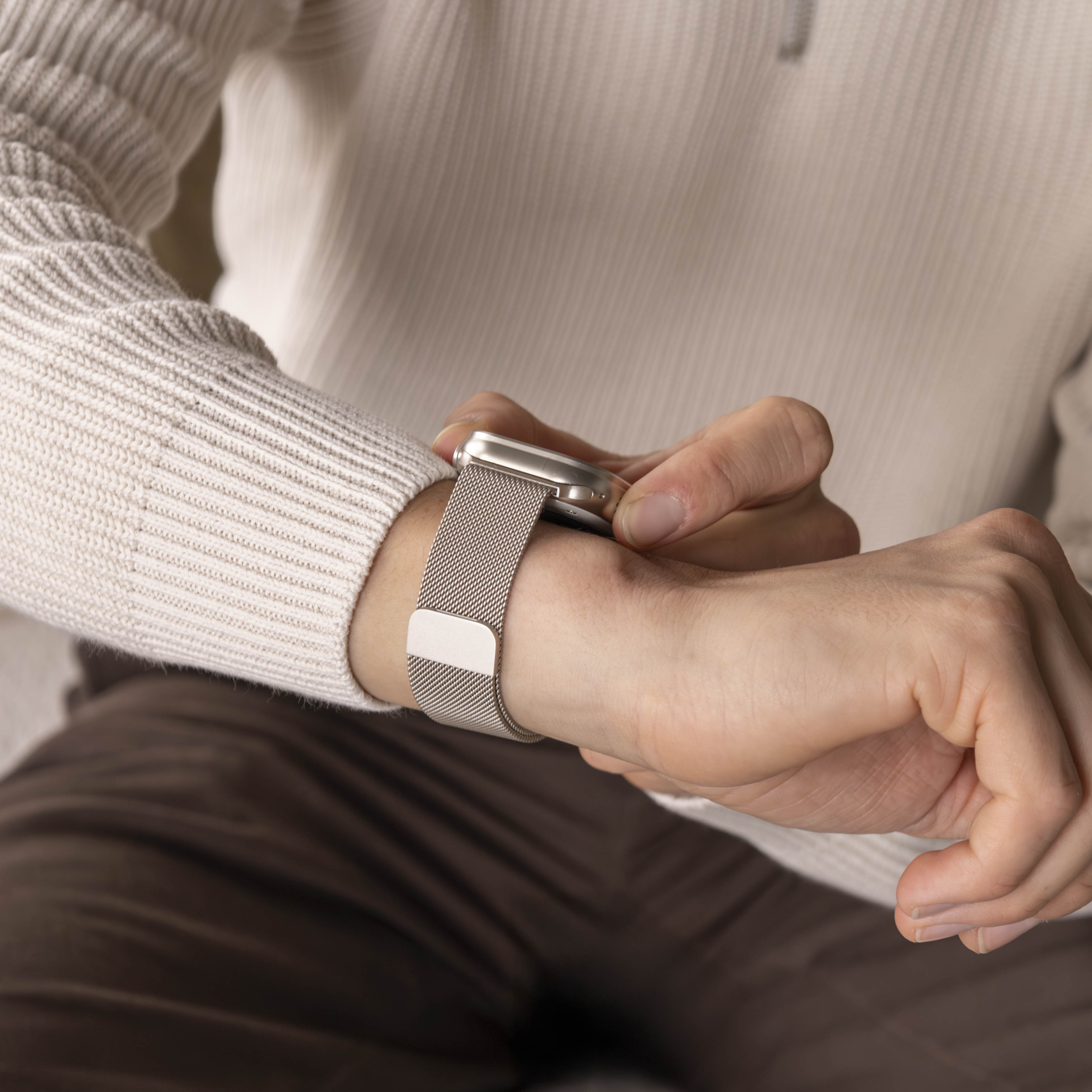 Řemínek Apple Watch Milanese Starlight pro každodenní nošení