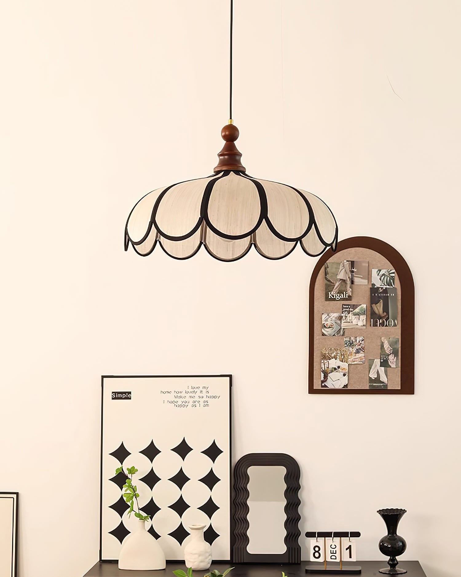 Pendulă cu design botanic și abajur cu margine ondulată | Ormexis