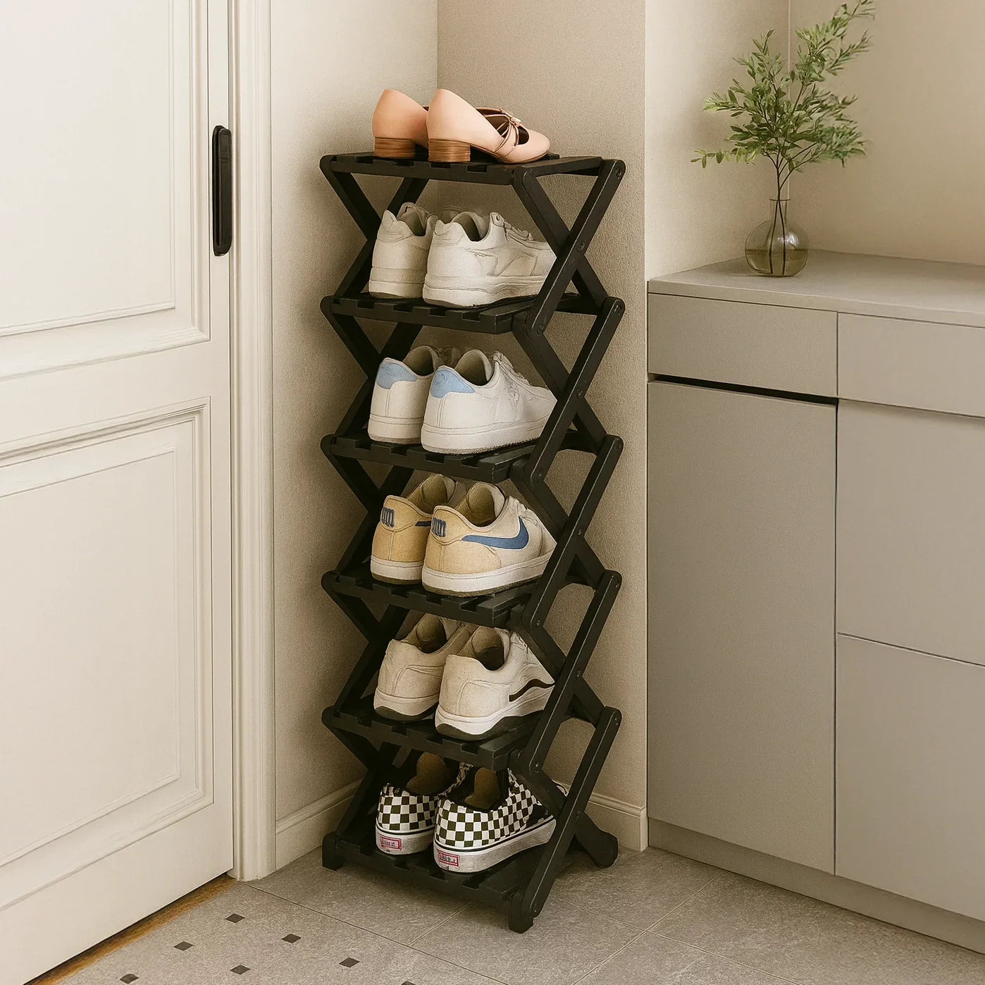 Geometrische schoenenpresentatietoren met etages | Ormexis