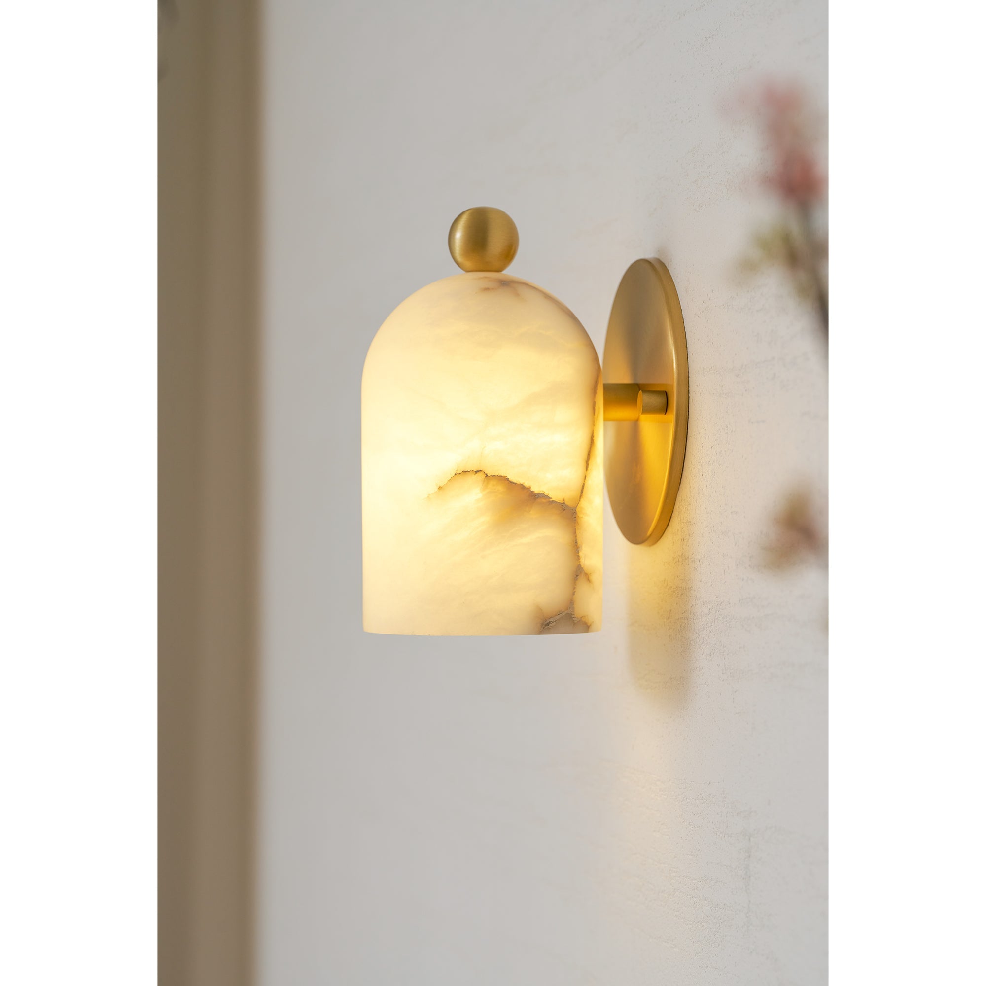 Aplique de pared en forma de cúpula Calla de alabastro | Ormexis
