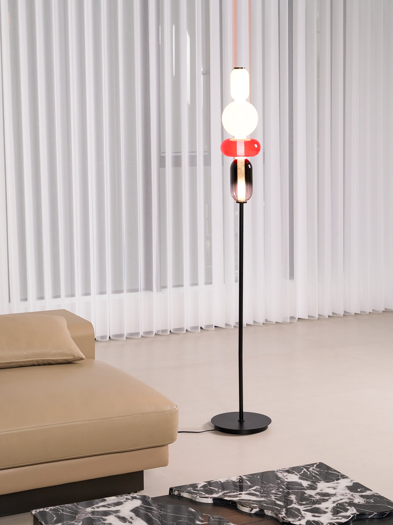 Moderne led-vloerlamp van gekleurd glas | Ormexis