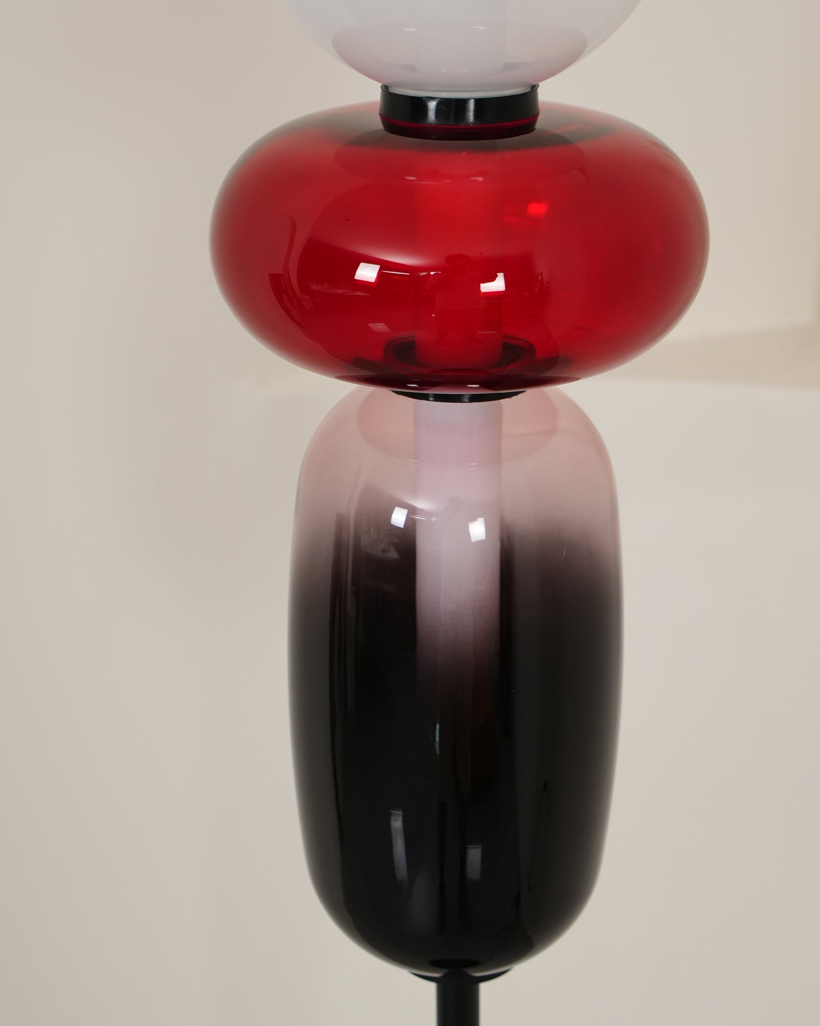 Moderne led-vloerlamp van gekleurd glas | Ormexis