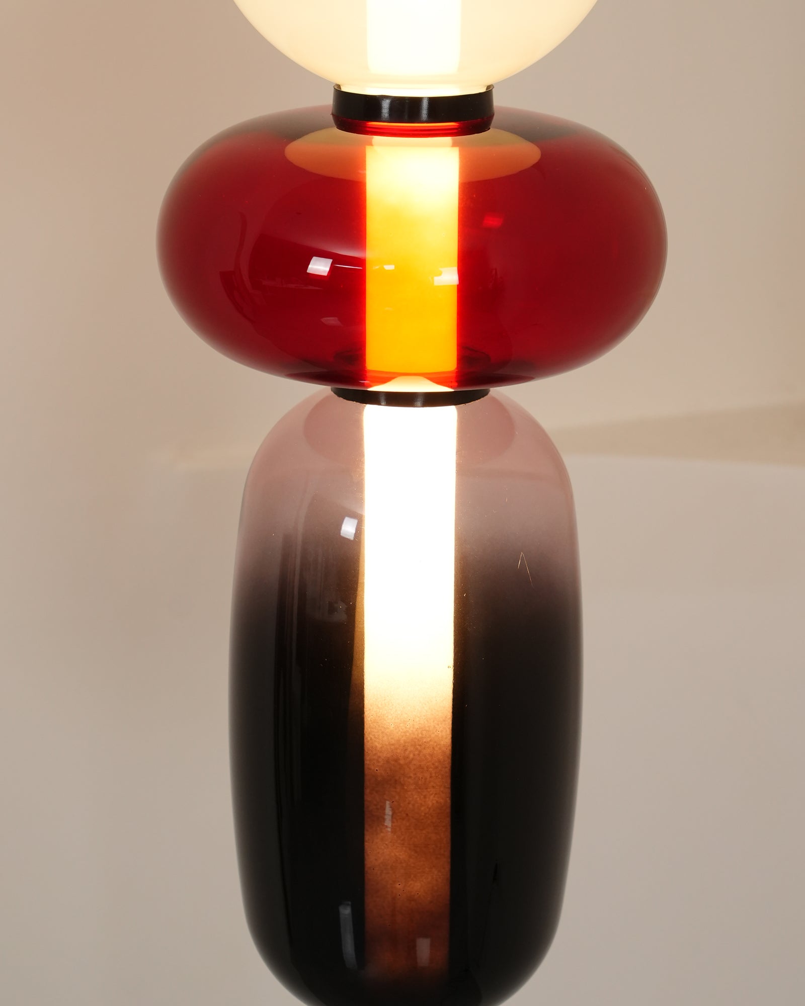 Moderne led-vloerlamp van gekleurd glas | Ormexis