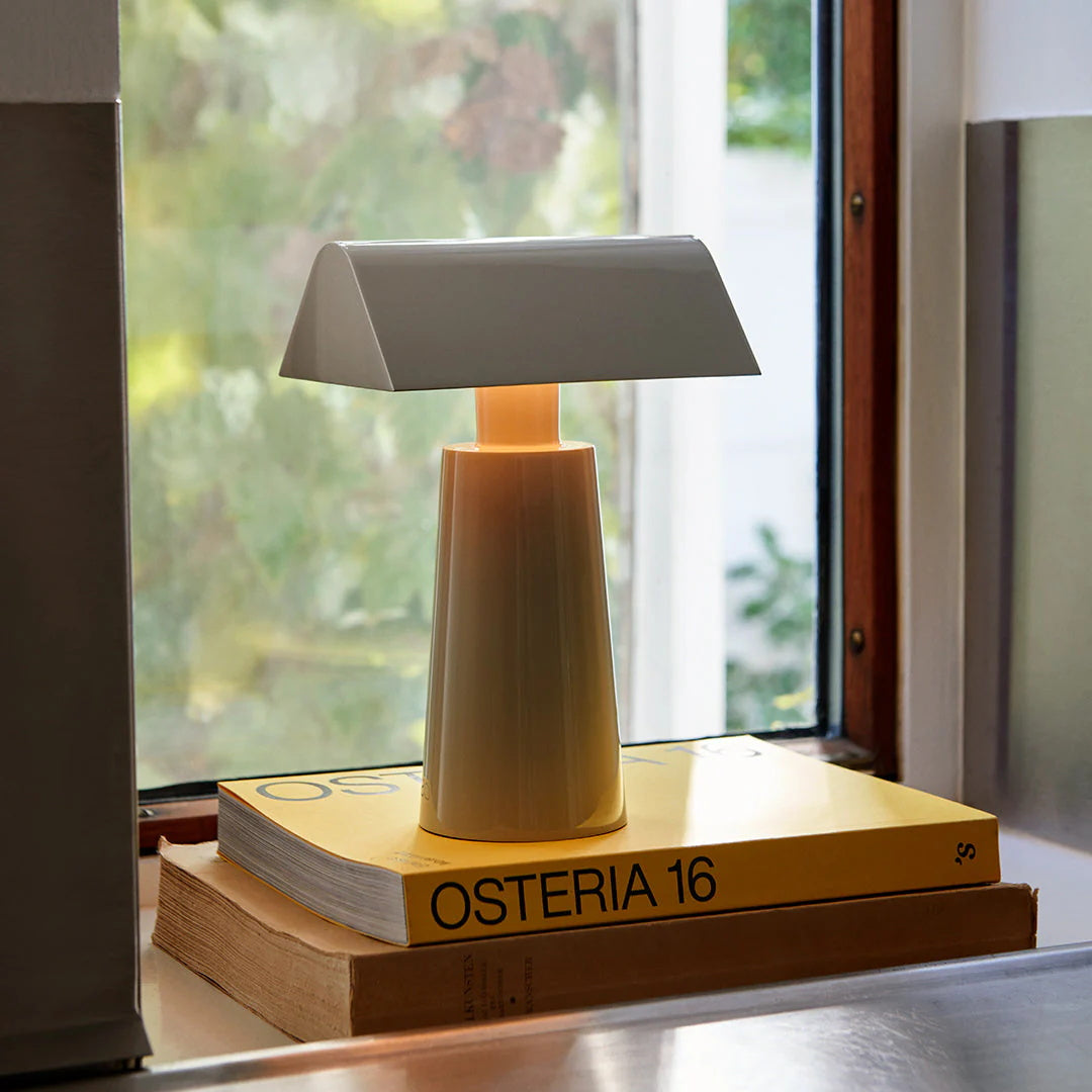 Candeeiro de mesa monolítico moderno | Ormexis
