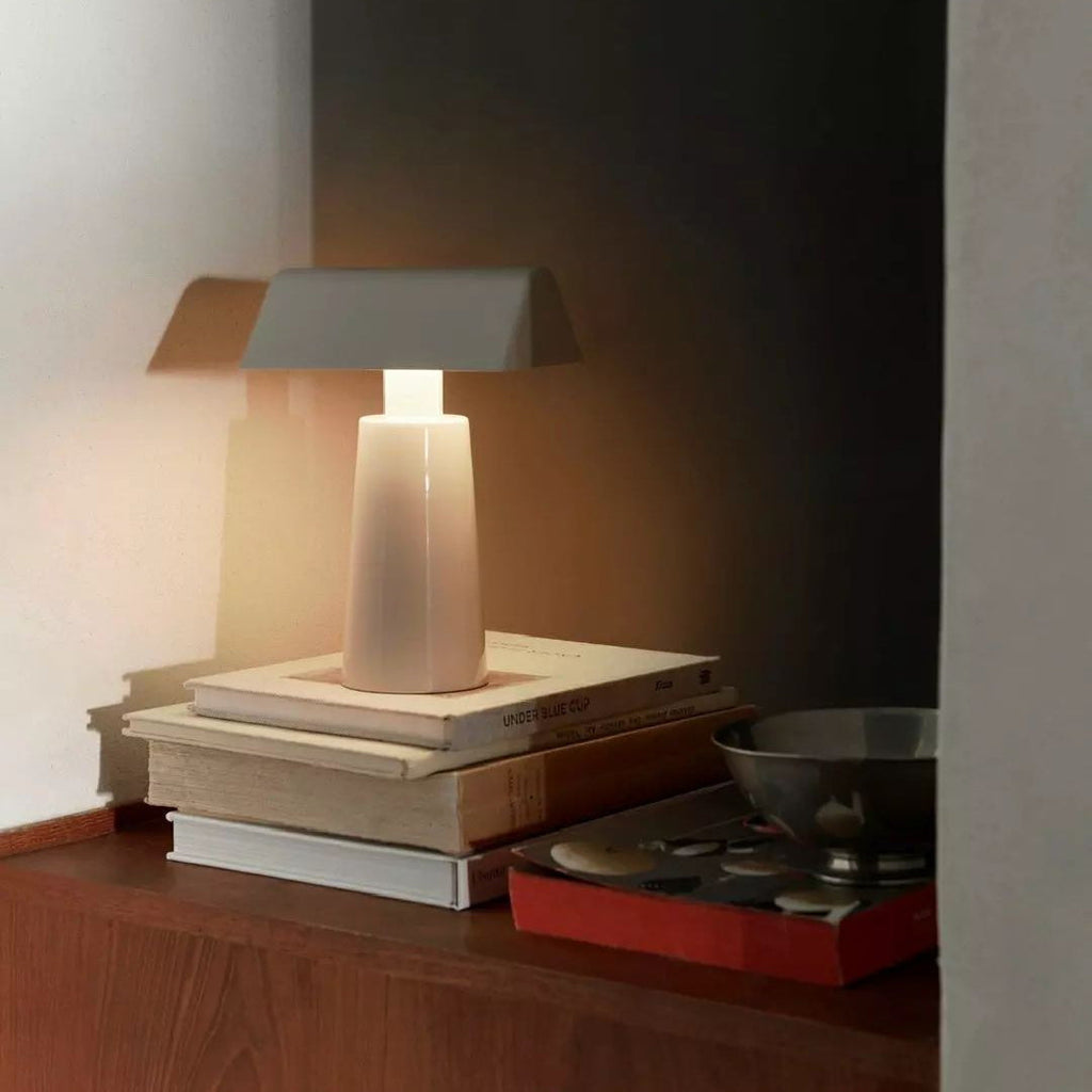 Candeeiro de mesa monolítico moderno | Ormexis