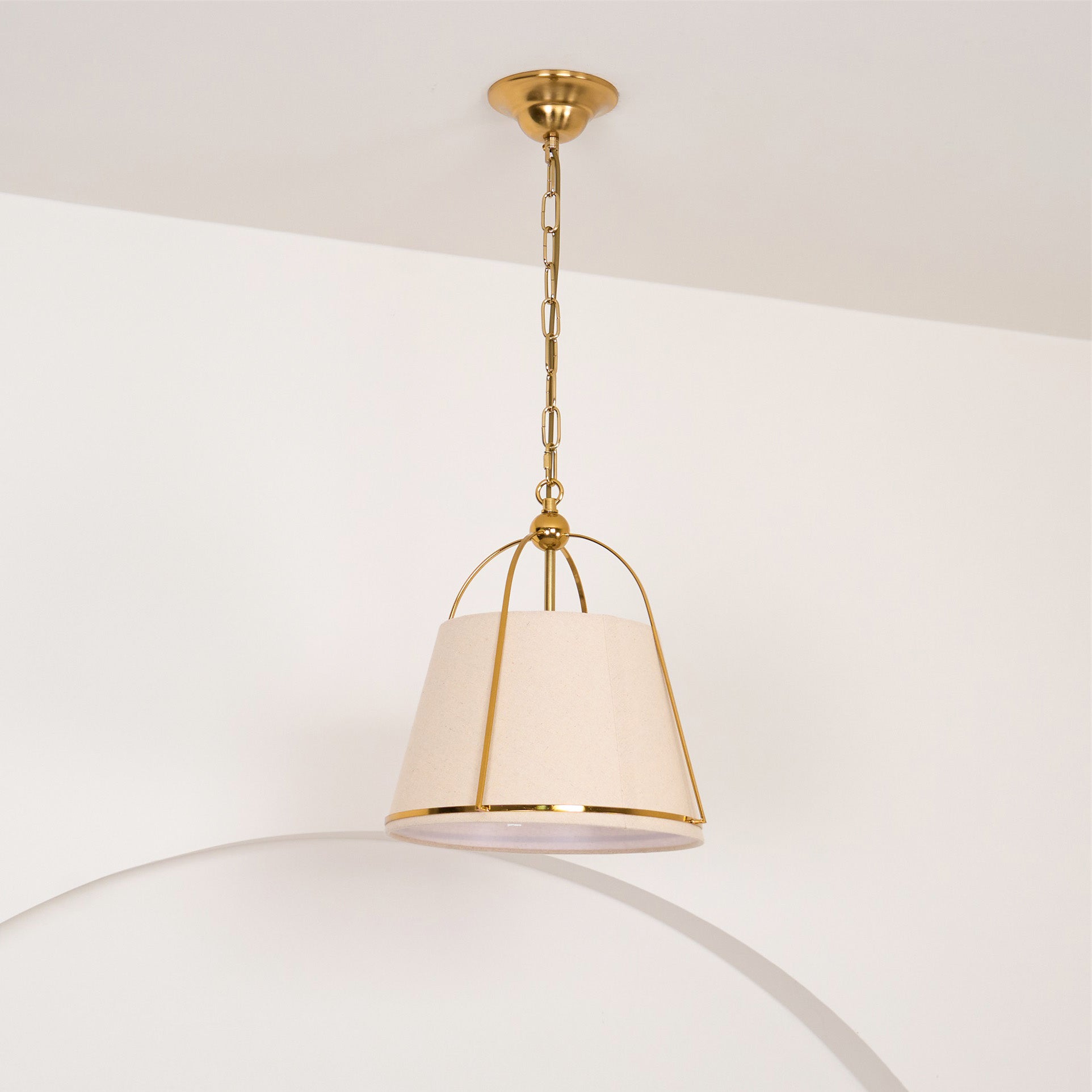 Transitional Elegant Pendant Light | Ormexis
