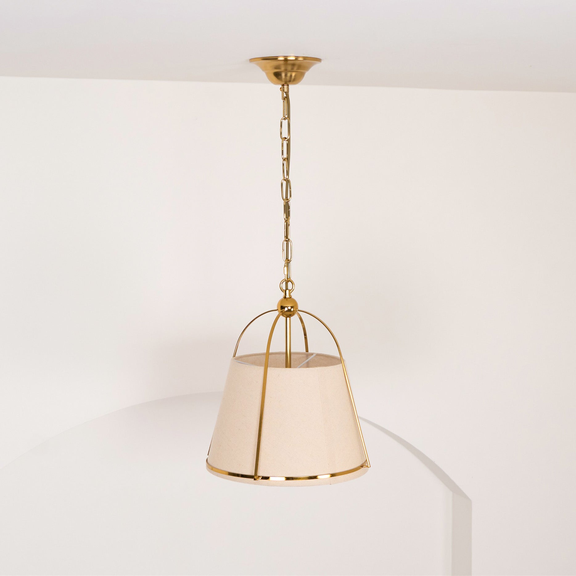 Transitional Elegant Pendant Light | Ormexis