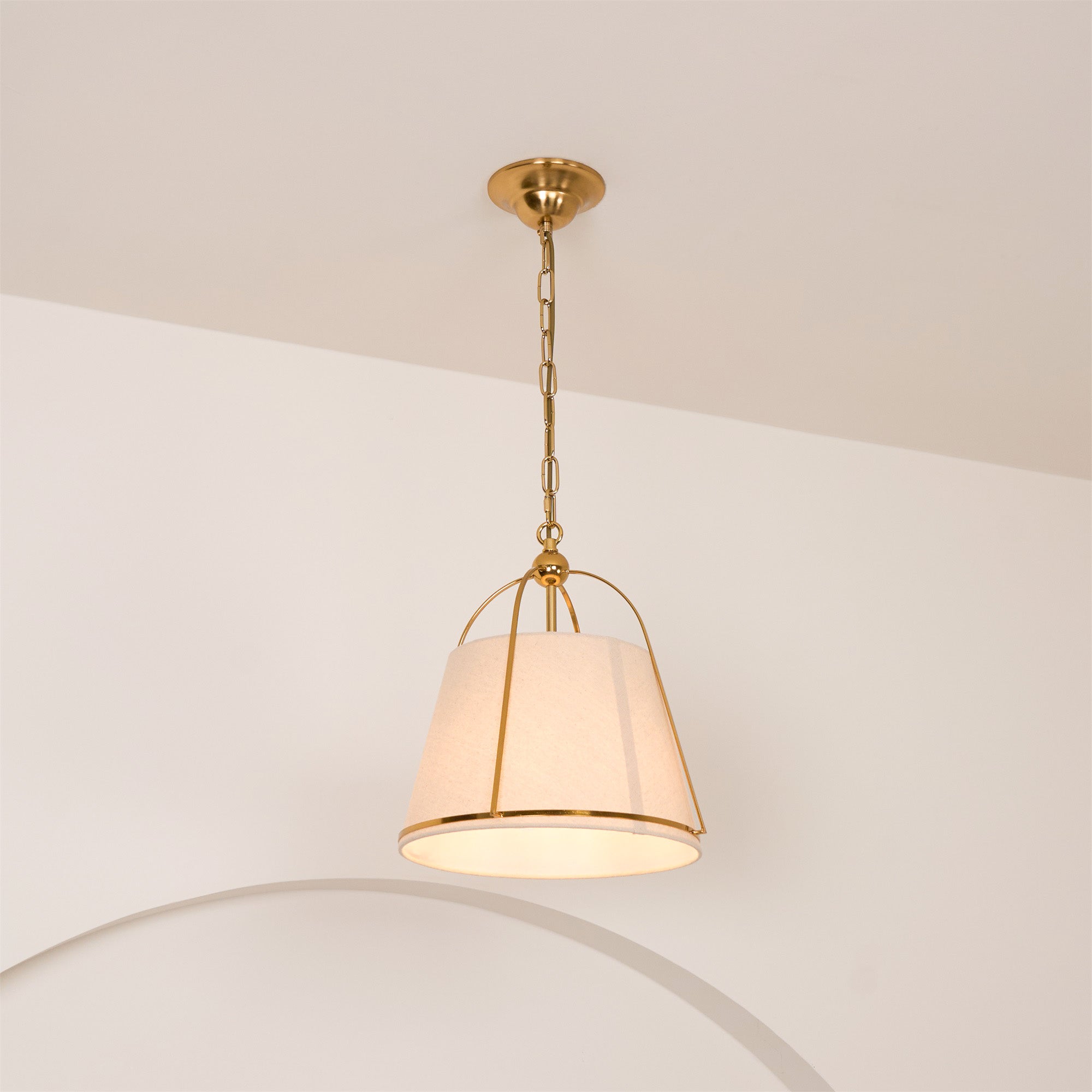 Transitional Elegant Pendant Light | Ormexis