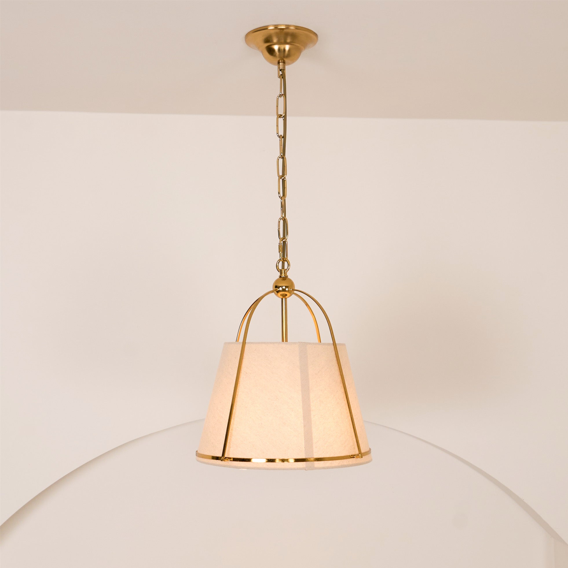 Transitional Elegant Pendant Light | Ormexis