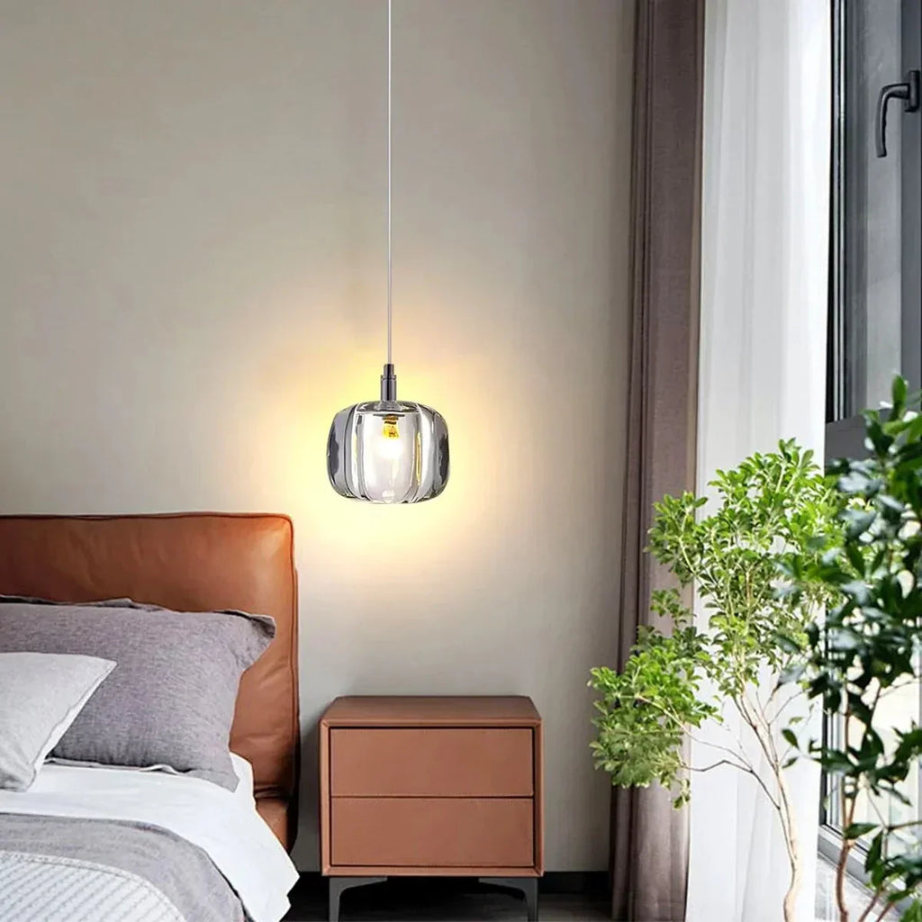 Flerfarget glasspendellampe med lagdelt belysning