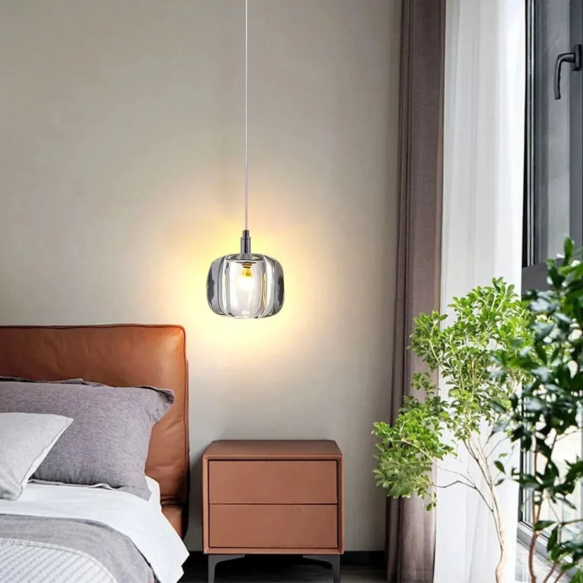 Flerfarget glasspendellampe med lagdelt belysning