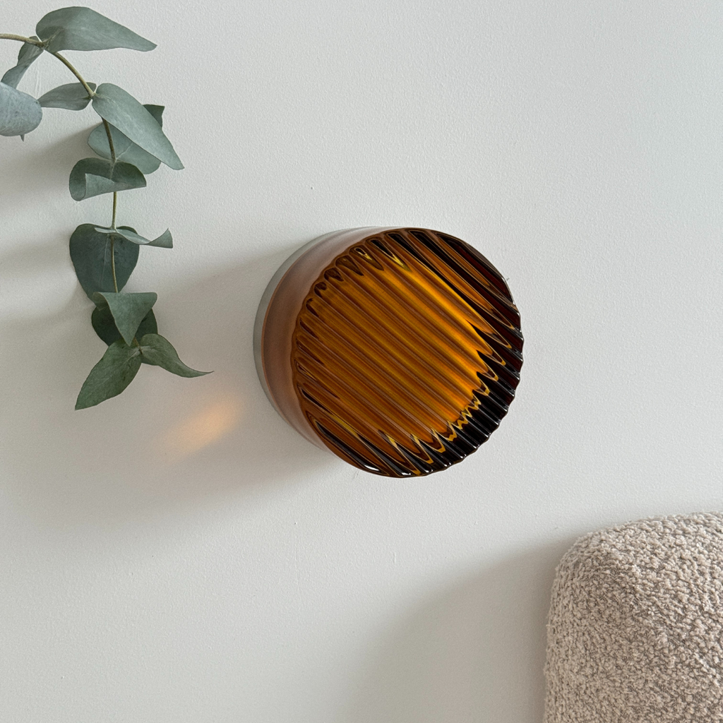 Elegantní nástěnné svítidlo ze skla s integrovaným LED osvětlením pro moderní domovy