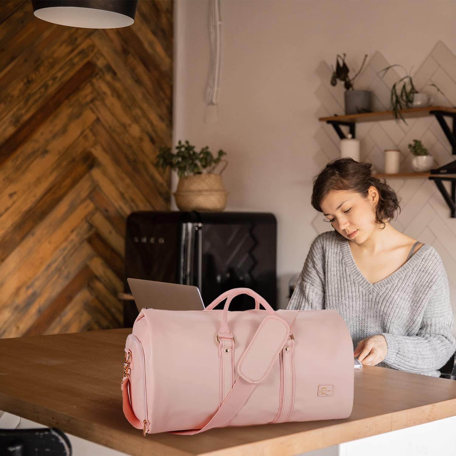 Sac de voyage étanche avec manche de vêtement et design convertible pour un emballage sans plis