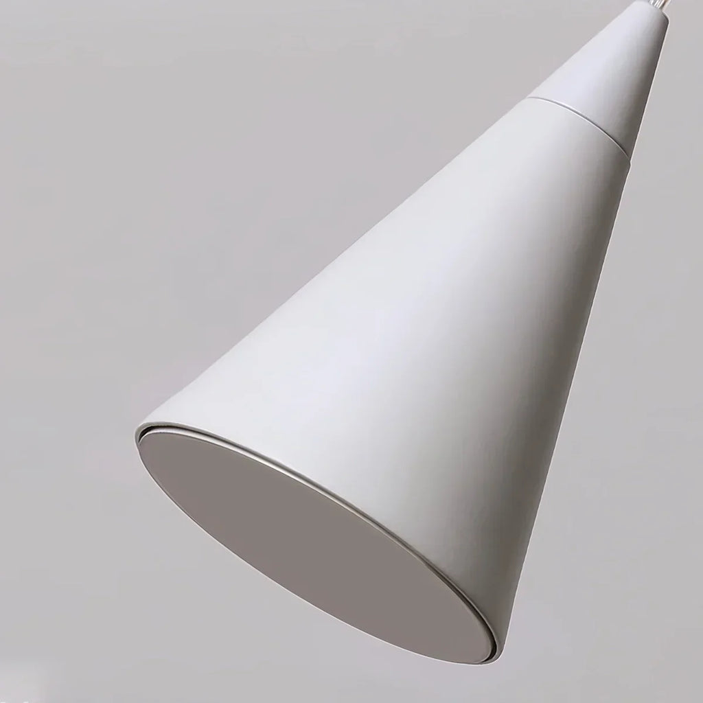 Stojací lampa s kuželovitým závěsným stínidlem a ambientním LED osvětlením