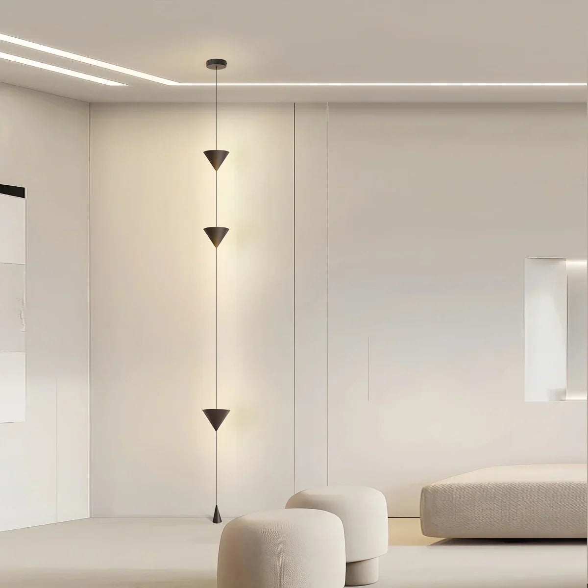 Stojací lampa s kuželovitým závěsným stínidlem a ambientním LED osvětlením