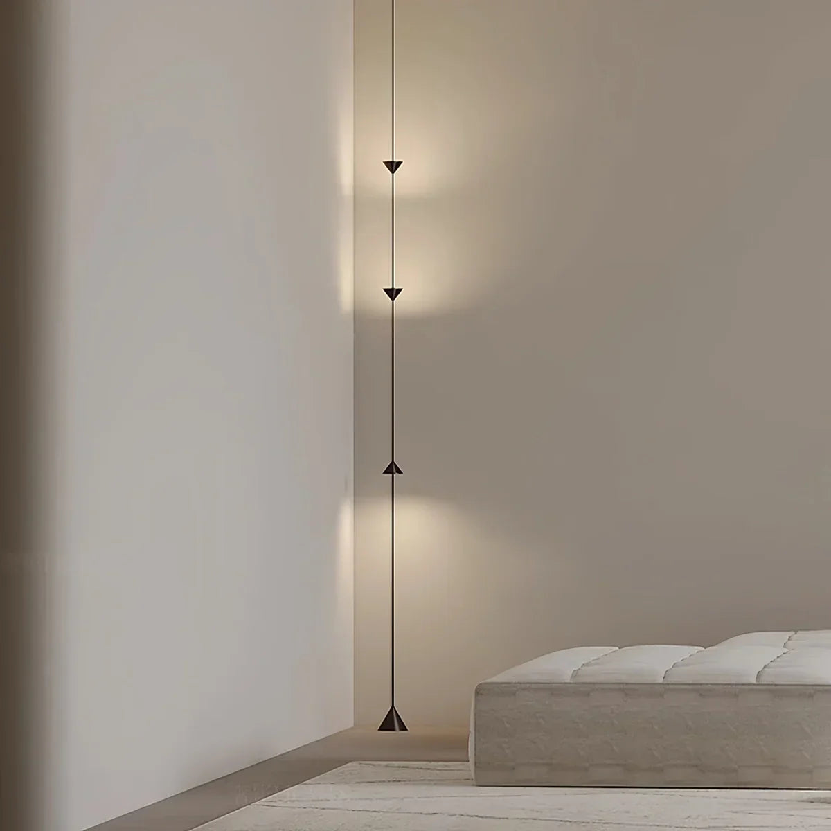 Stojací lampa s kuželovitým závěsným stínidlem a ambientním LED osvětlením