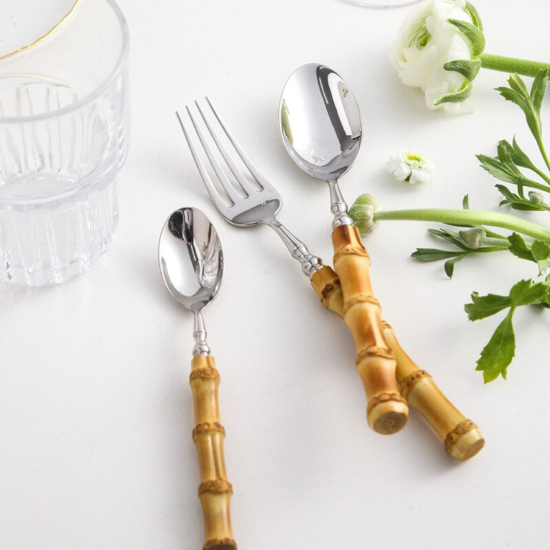 Eco Chic bambusz evőeszköz készlet rozsdamentes acél díszítéssel az elegáns étkezéshez