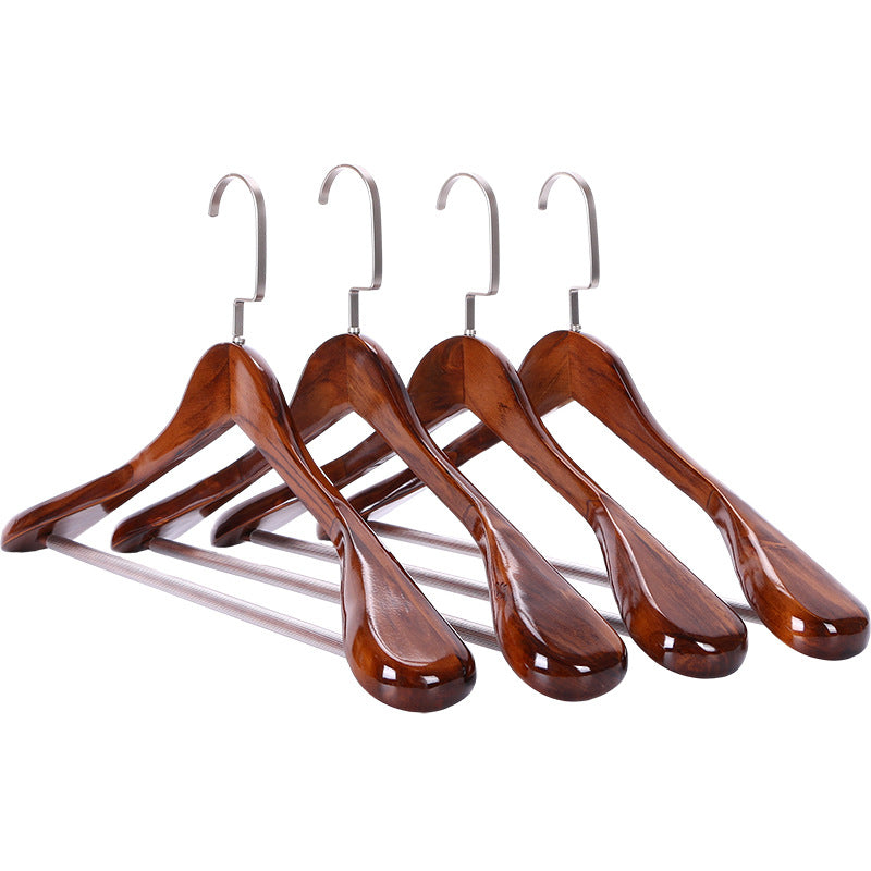 Elegante collectie houten hangers met gebogen ontwerp voor het behoud van de vorm van kledingstukken