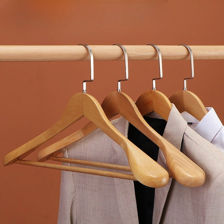 Elegante collectie houten hangers met gebogen ontwerp voor het behoud van de vorm van kledingstukken