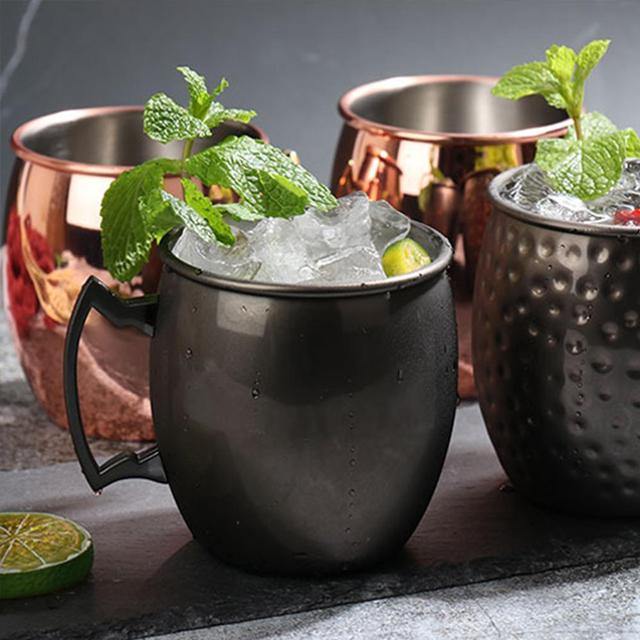 Set med Moscow Mule-muggar i rostfritt stål med högblank finish för kylda cocktails