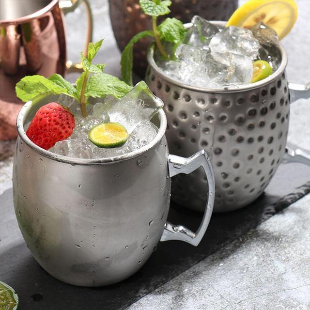 Set med Moscow Mule-muggar i rostfritt stål med högblank finish för kylda cocktails