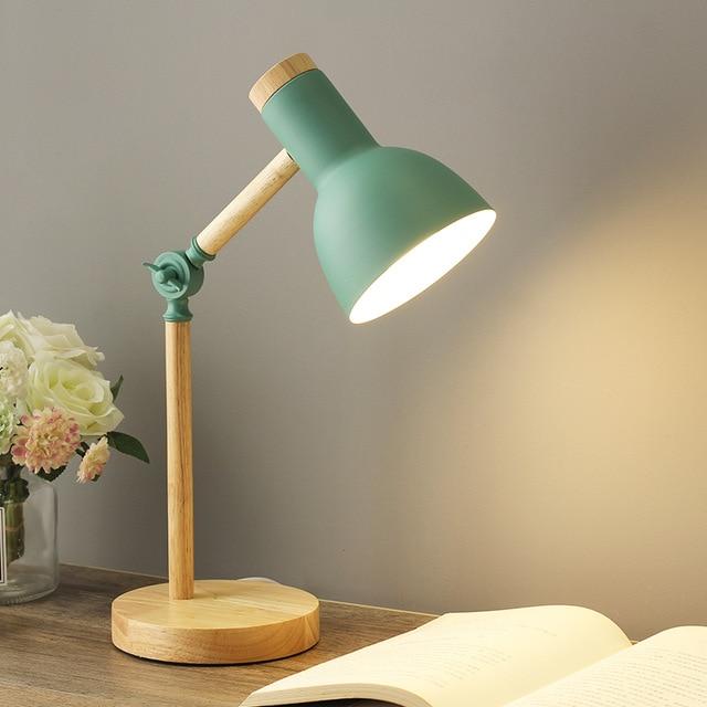 Lámpara de escritorio nórdica elegante con brazo plegable ajustable para iluminación versátil