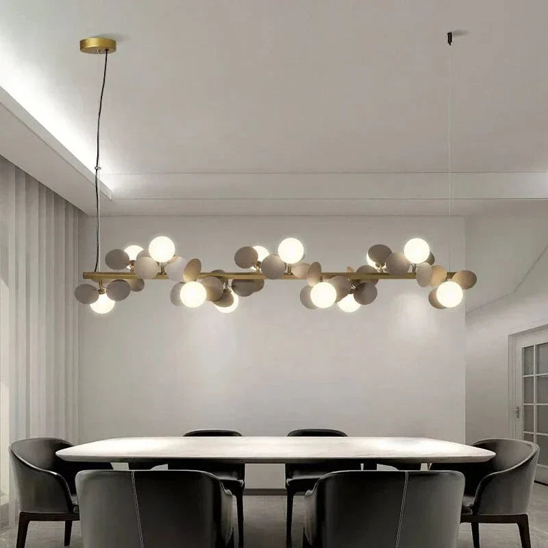 Liniowa lampa wisząca Eli z kloszami w kształcie kul ze szkła do jadalni | Ormexis