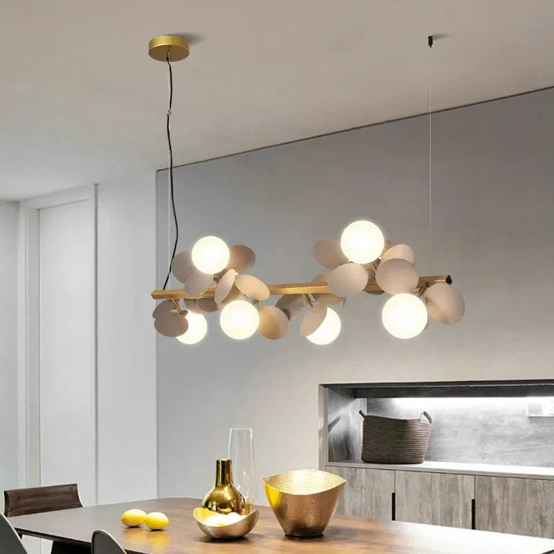 Liniowa lampa wisząca Eli z kloszami w kształcie kul ze szkła do jadalni | Ormexis