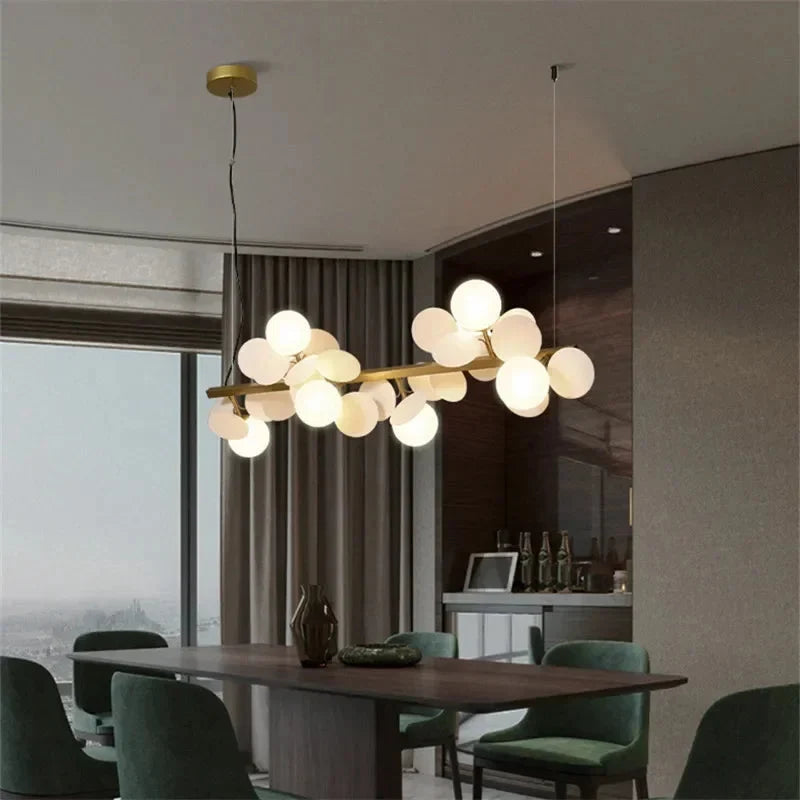 Liniowa lampa wisząca Eli z kloszami w kształcie kul ze szkła do jadalni | Ormexis