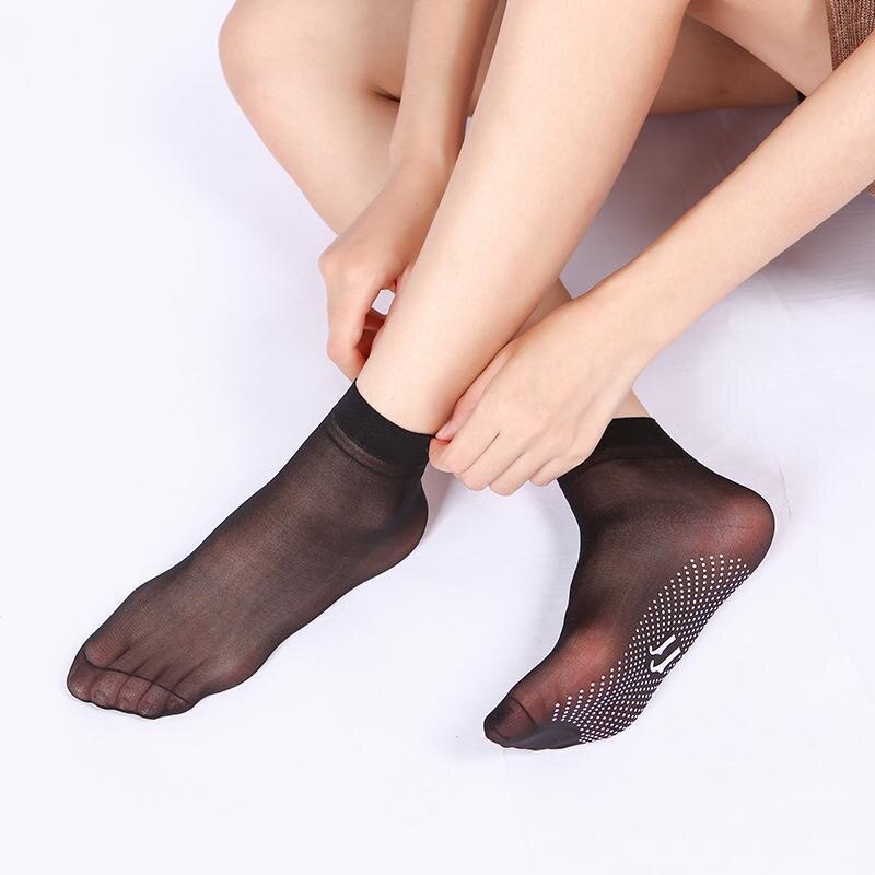 Calze Estive Essenziali Ultra Sottili in Seta per un Comfort Traspirante