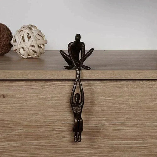 Dekorativní socha Věčná láska s elegantními detaily pro inspirativní výzdobu interiéru – Ormexis