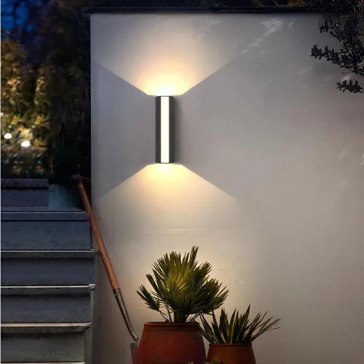 Lumină de perete de exterior pentru iluminare largă în sus și în jos | Ormexis