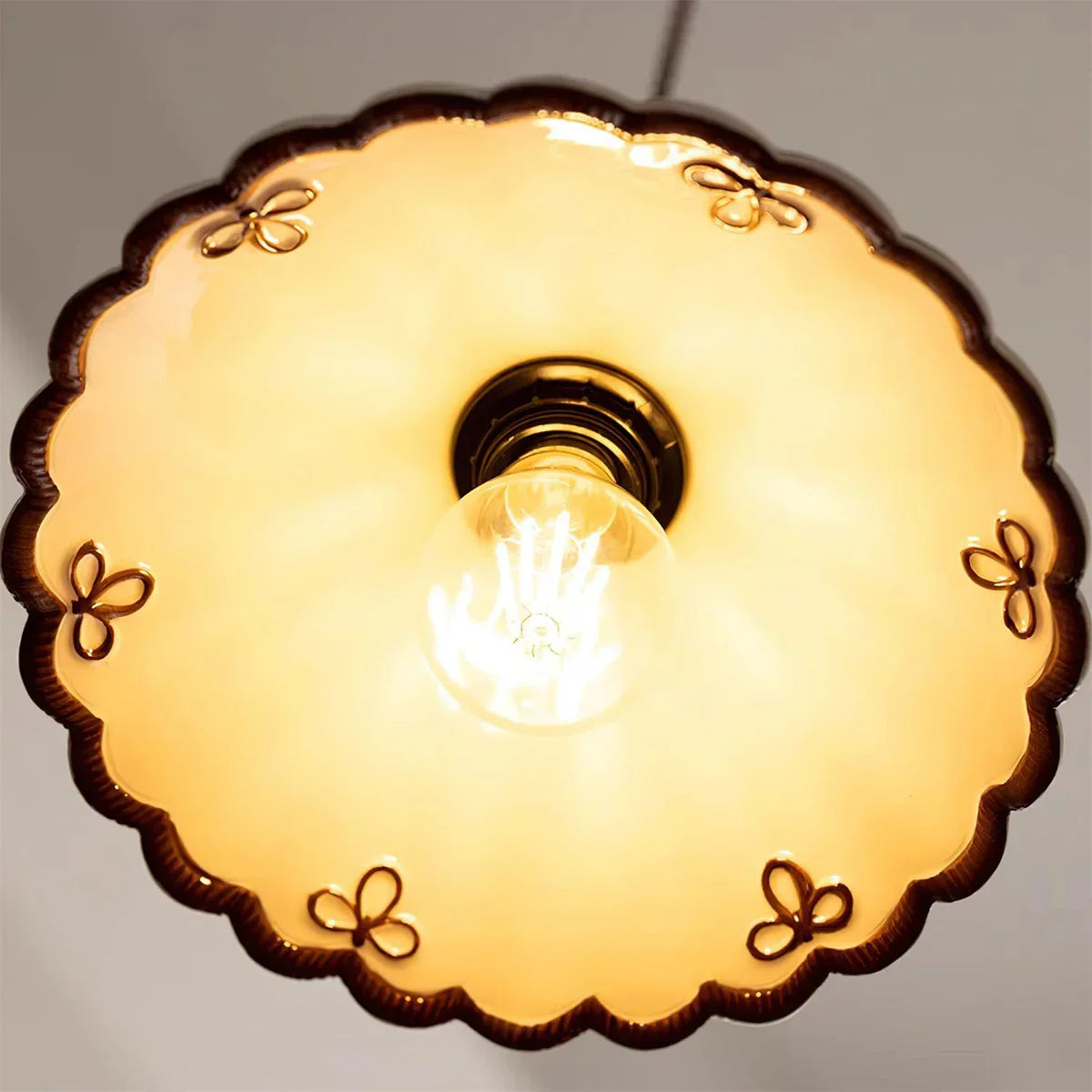 Pendelleuchte im Landhausstil mit Muschelrand | Ormexis