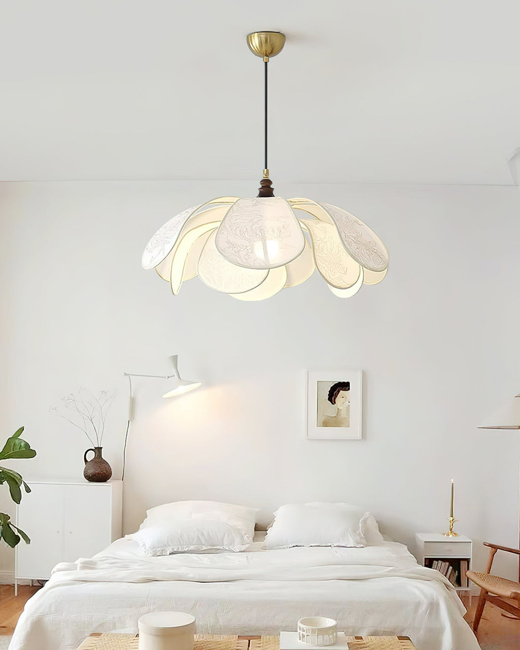 Lampa suspendată florală Liora Bloom cu design modern, compatibilă cu LED E26/E27