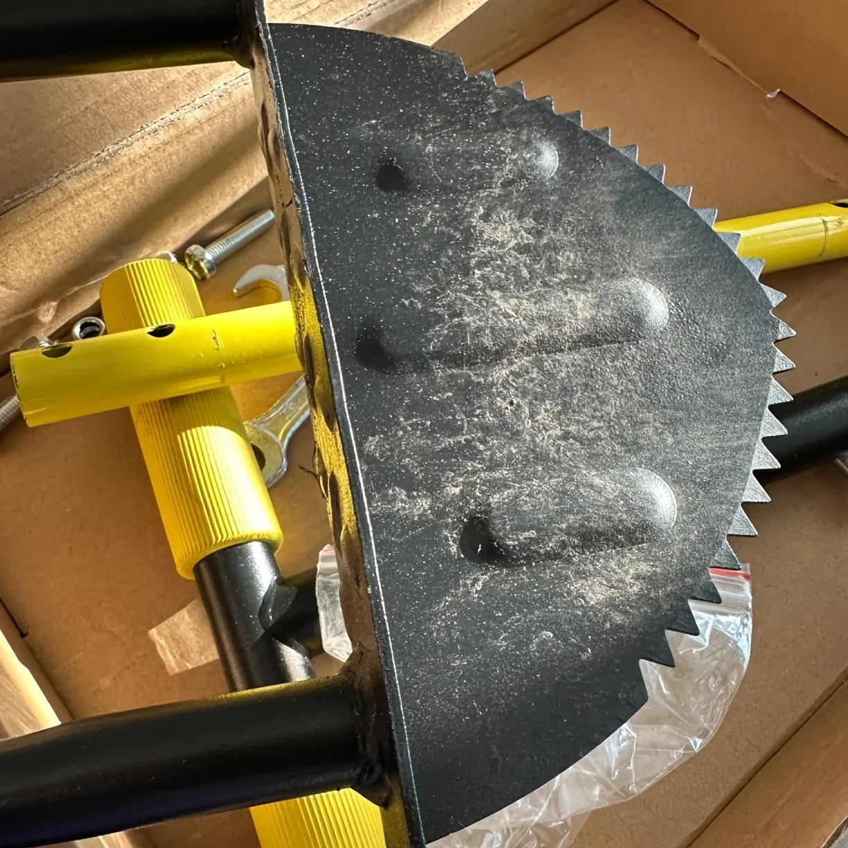 Garden EdgeMaster ruční ořezávač s půlměsíčovým ostřím a ergonomickou rukojetí