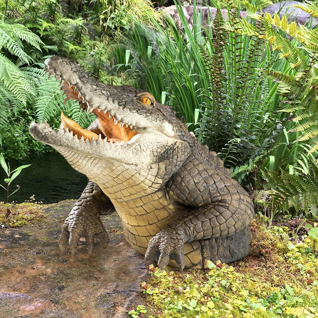 Realistische Sumpf-Alligator-Statue aus langlebigem Harz für Garten und Pool