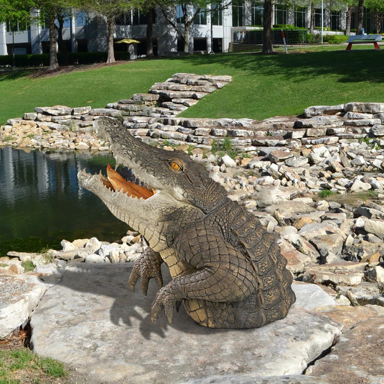 Realistische Sumpf-Alligator-Statue aus langlebigem Harz für Garten und Pool