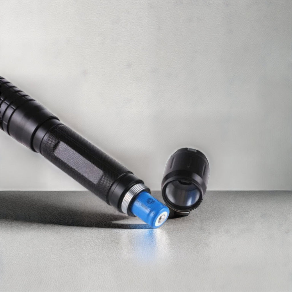 Wiederaufladbare Laser-Taschenlampe mit 5000 m Reichweite, robustes Aluminiumgehäuse