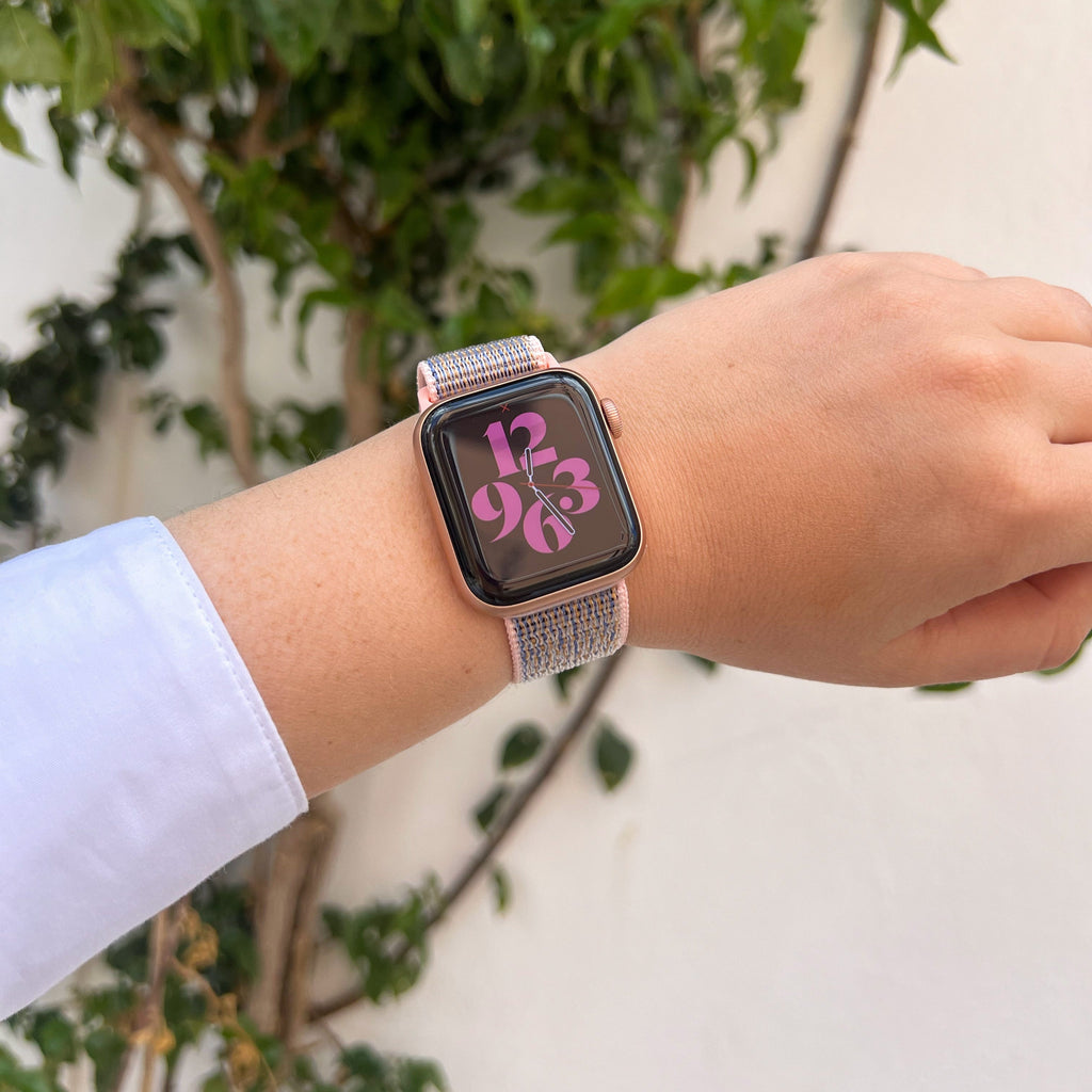 Nylonový řemínek Apple Watch v jemně růžové barvě pro celodenní pohodlí