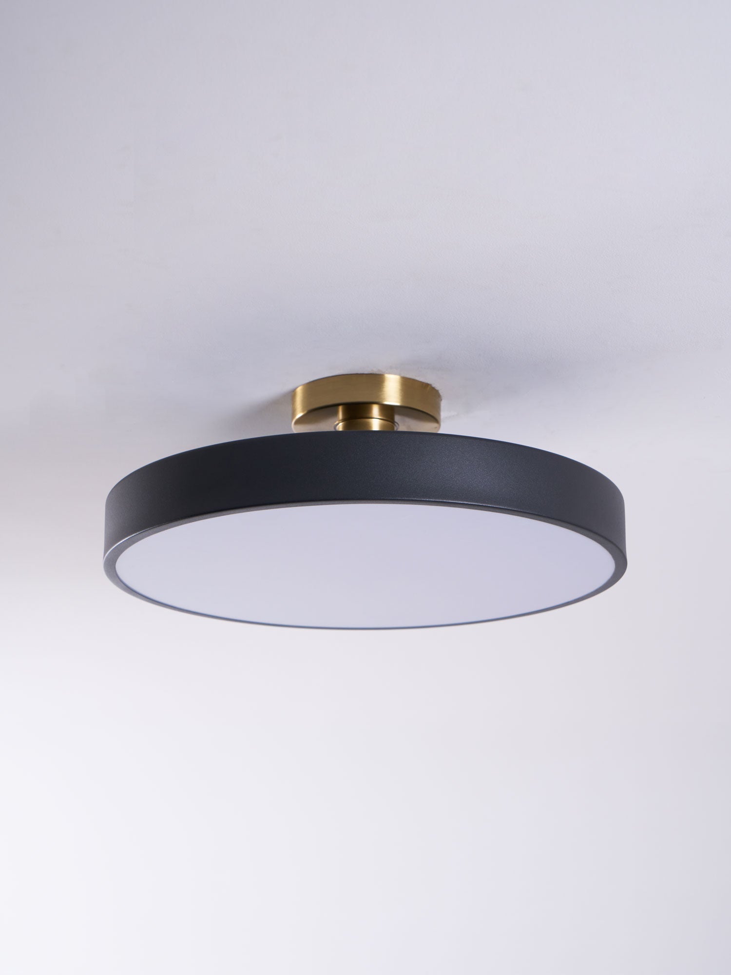 Vantira Disc Glow Ceiling Light | Ormexis
