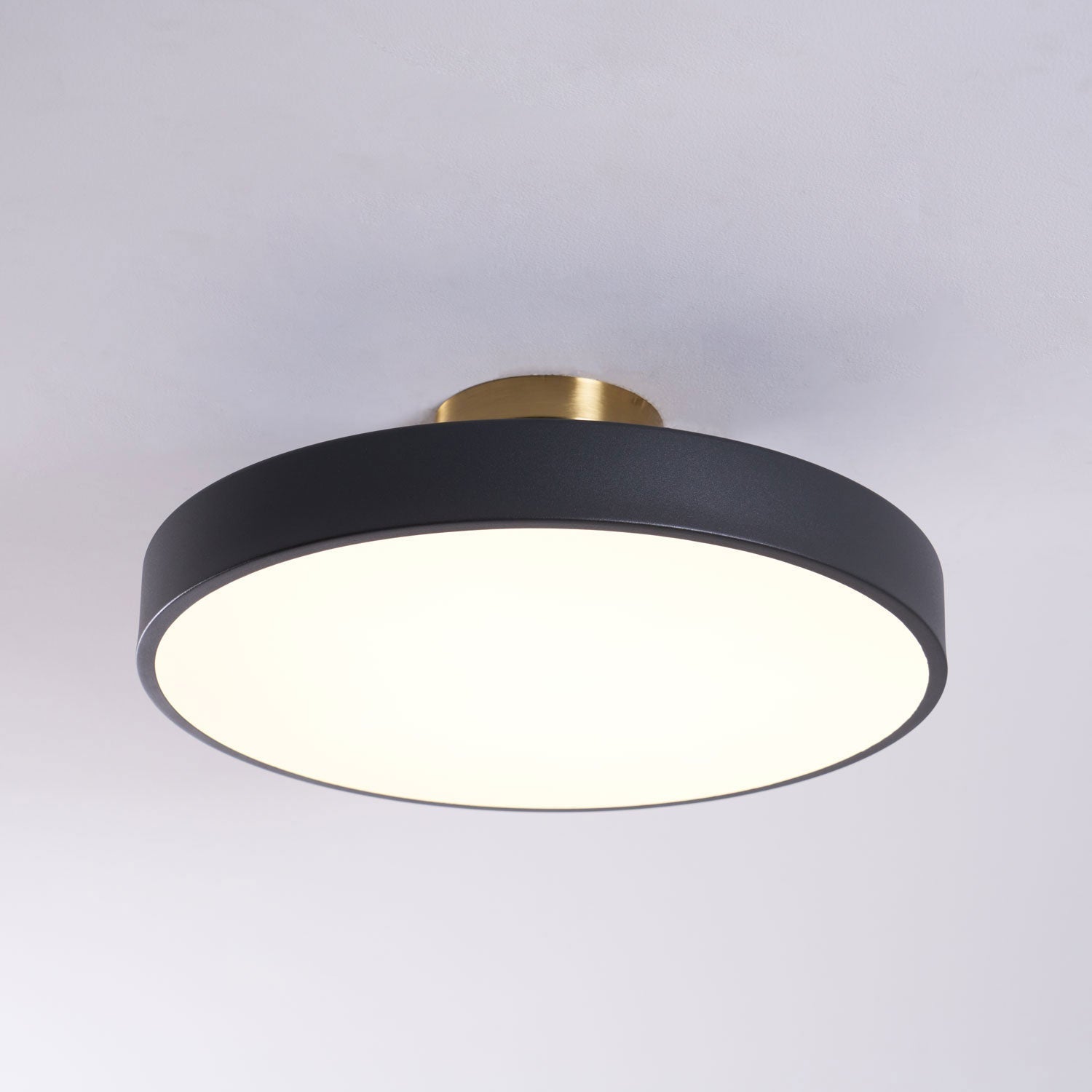 Vantira Disc Glow Ceiling Light | Ormexis