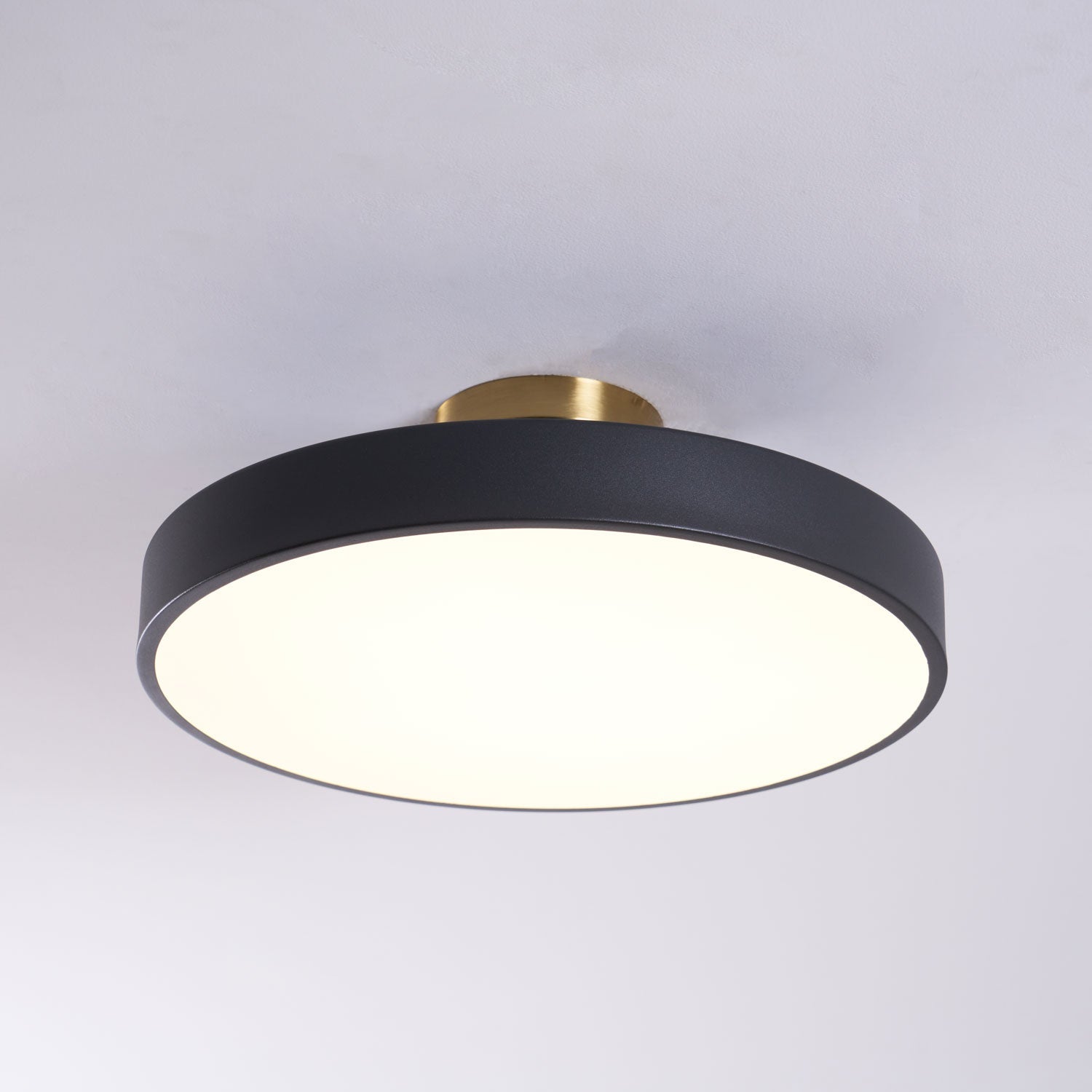 Vantira Disc Glow Ceiling Light | Ormexis