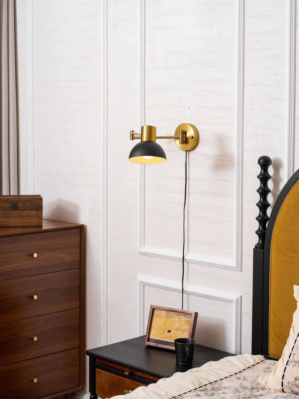 Lámpara de pared metálica enchufable con brazo articulado | Ormexis