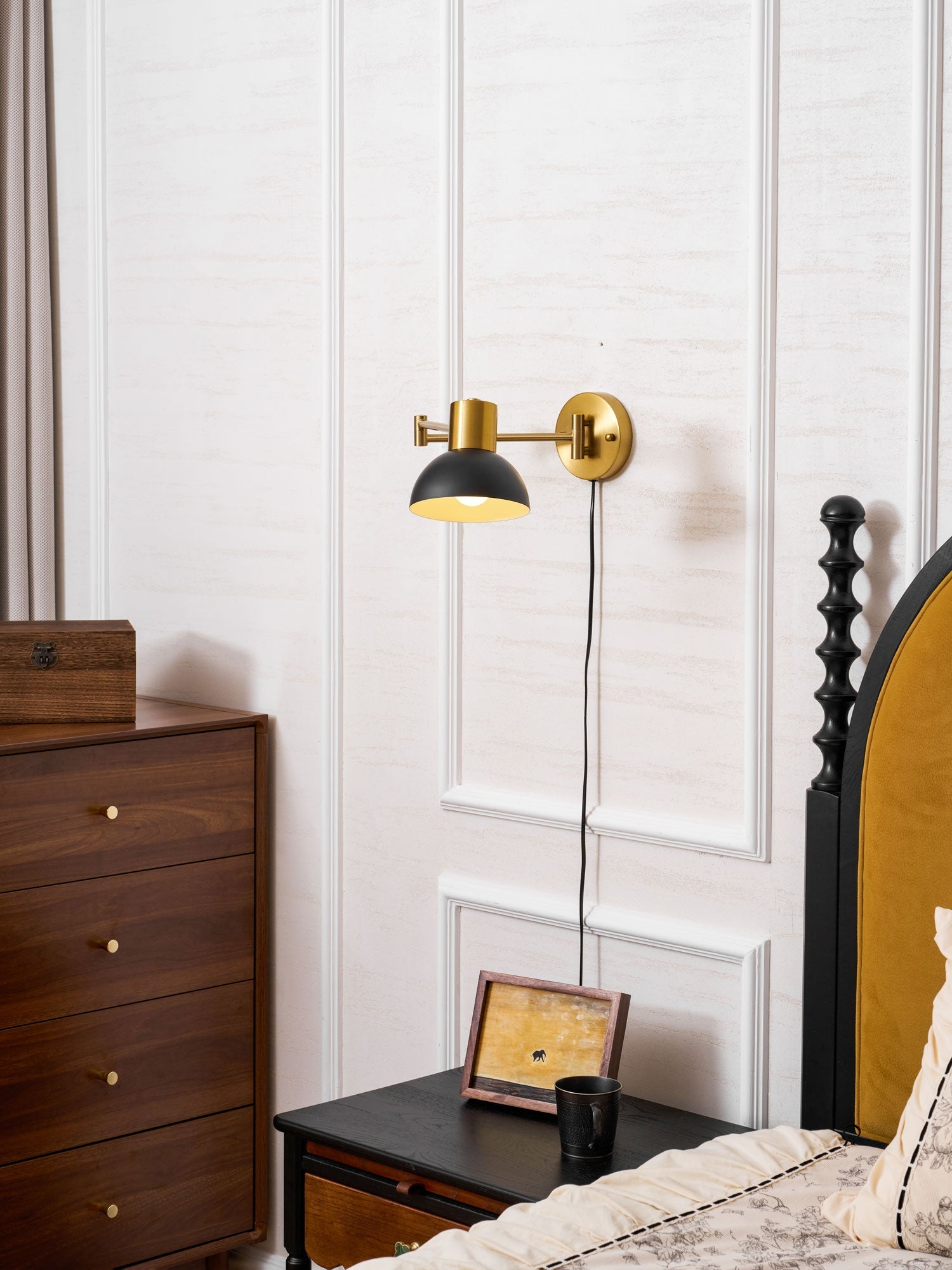 Lámpara de pared metálica enchufable con brazo articulado | Ormexis