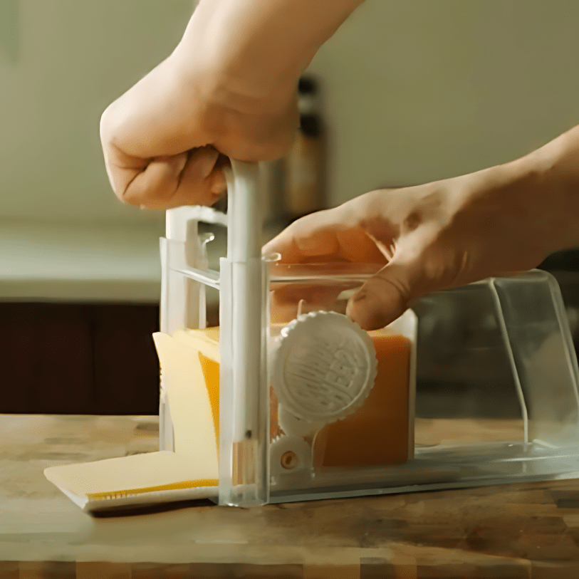 Kitchen Master 4-in-1 Käseschneider und Reibe mit integriertem Stauraum für einfaches Kochen