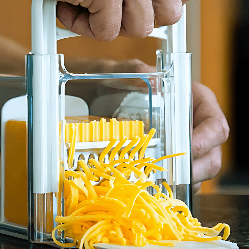 Kitchen Master 4-in-1 Käseschneider und Reibe mit integriertem Stauraum für einfaches Kochen