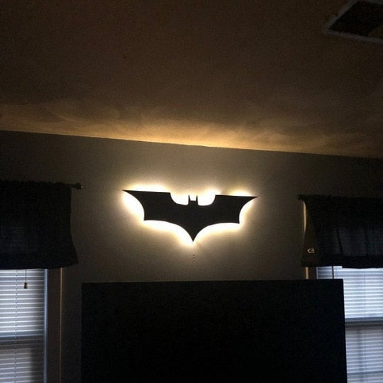 Applique murale Batman moderne avec LED changeant de couleur et télécommande sans fil